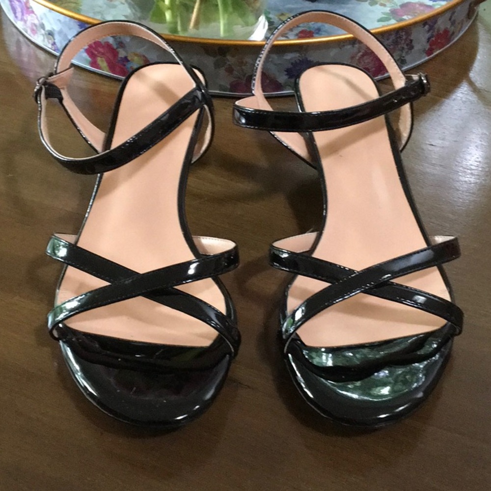 Glossy Black Patent Leather Sandals with Medium Heel